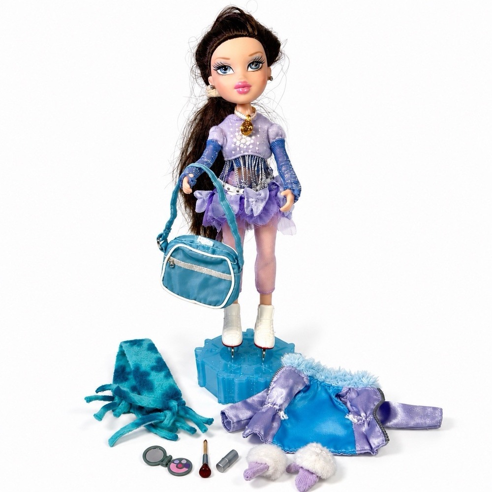 Bratz Ice Champions Dana Doll 2006 MGA Ice Skating Outfit Ice Rink Accessories